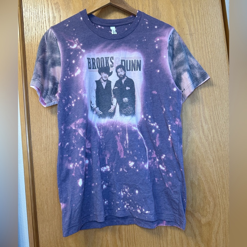 Brooks and Dunn bleach splattered tee Size Medium.m
